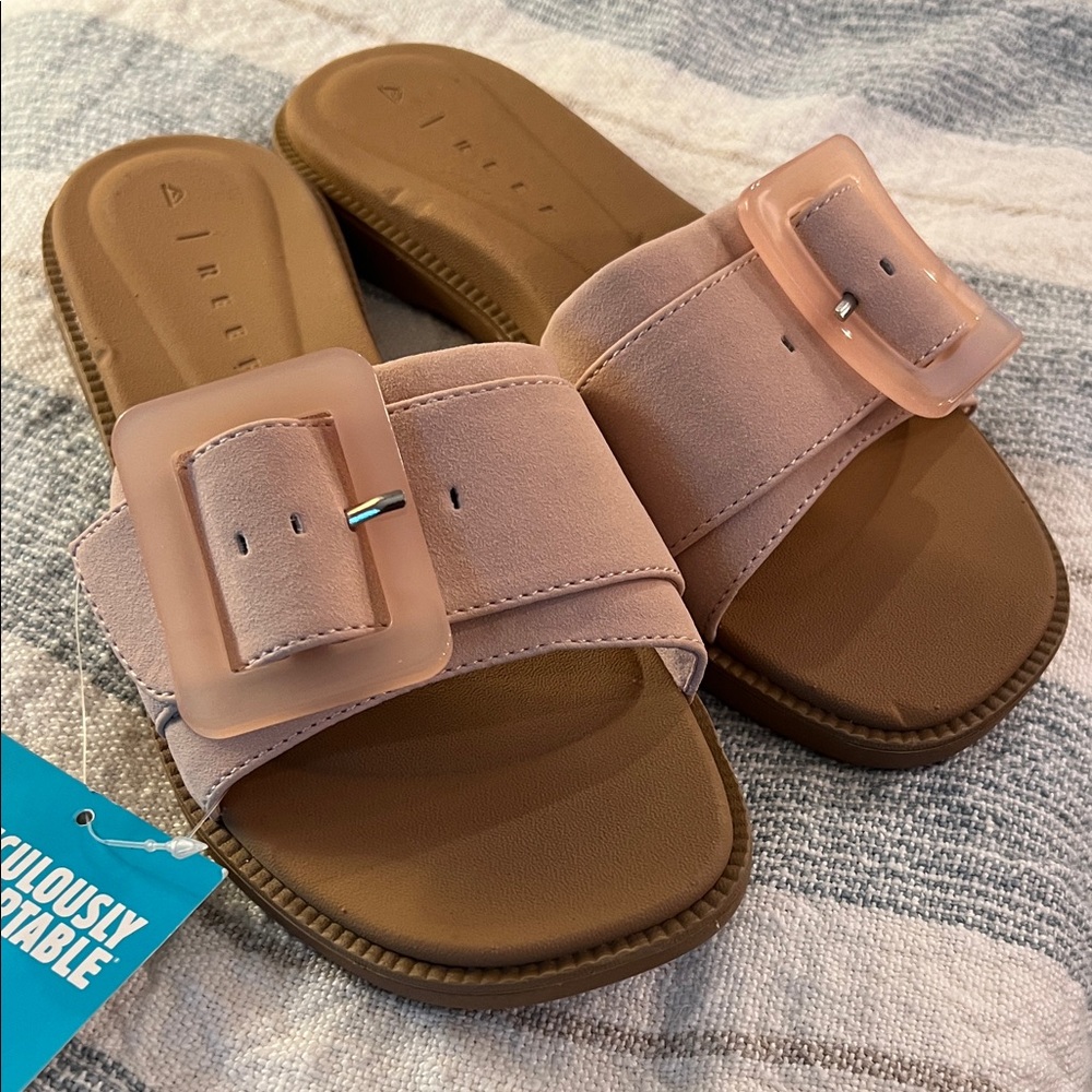 Reef 🪸 Blush Pink Slide Sandals with Oversized Buckle size 7 retail is $70
